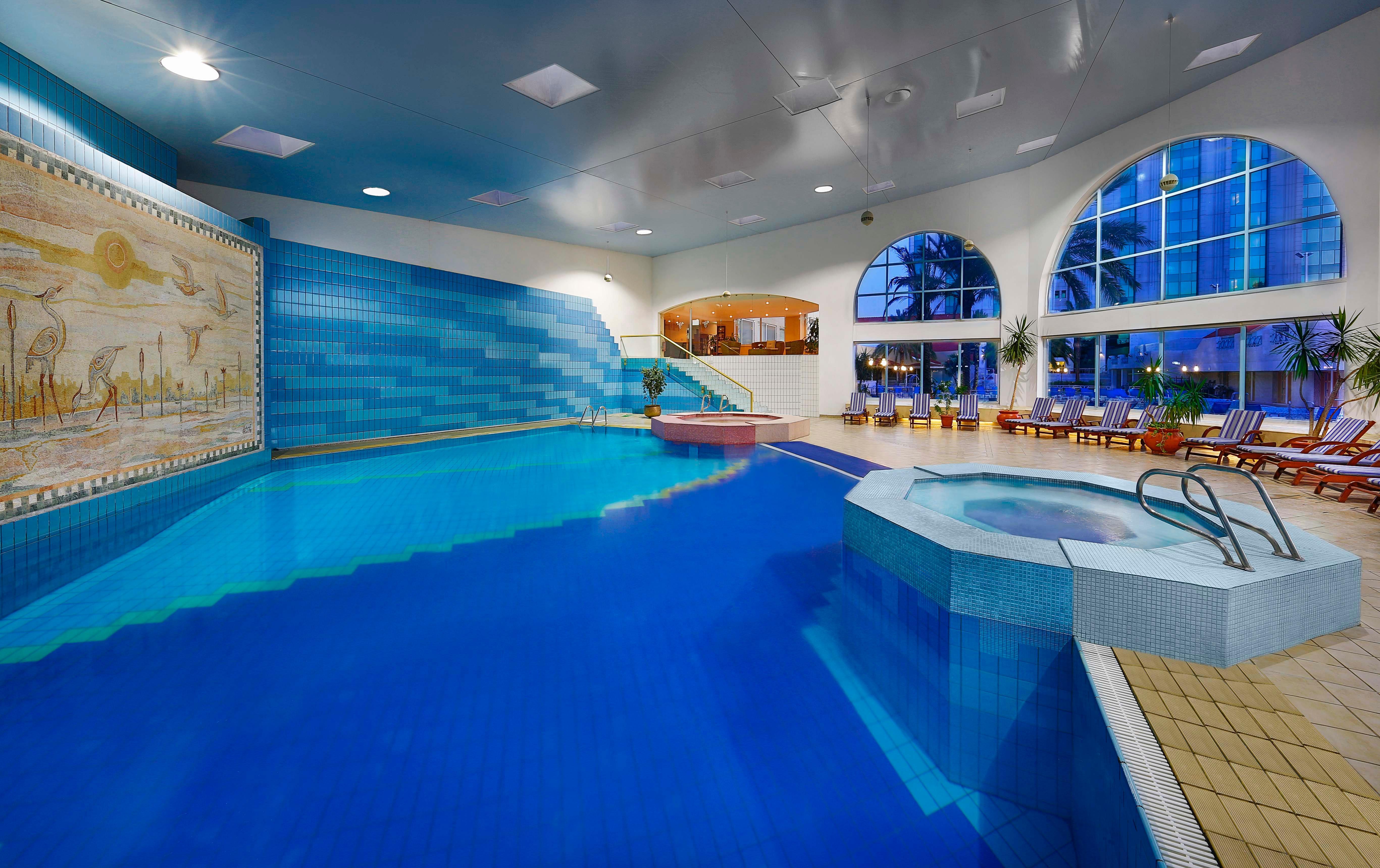 Crowne Plaza Amman By Ihg Hotel Kültér fotó Indoor pool