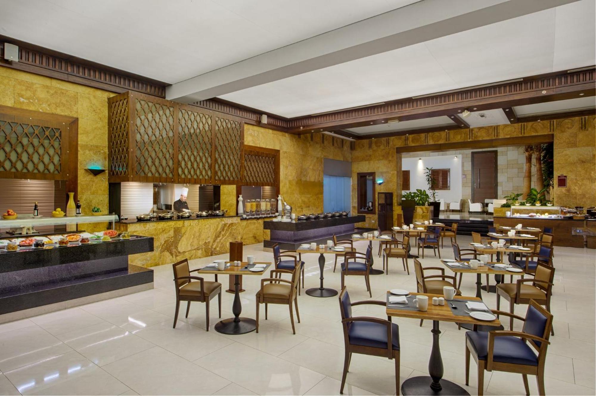 Crowne Plaza Amman By Ihg Hotel Kültér fotó The restaurant